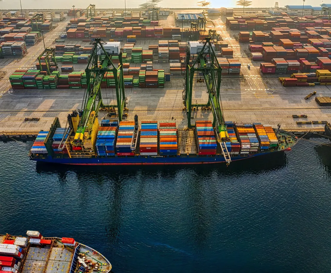 Buque portacontenedores y terminal en Venezuela